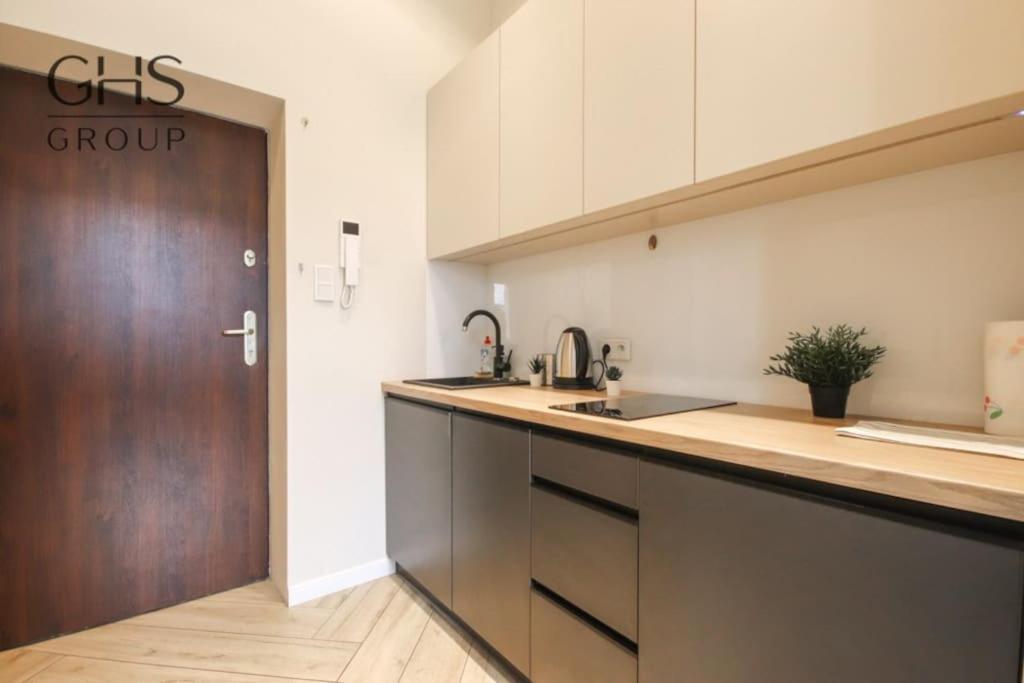 Piekny Apartament W Zabytkowej Kamienicy Krakow Bagian luar foto